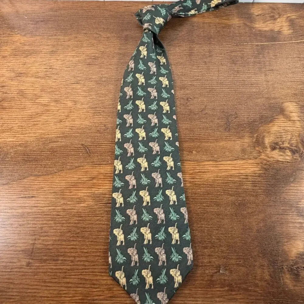 Vintage Gap Premium Olive Green Silk Elephant Safari Novelty Necktie